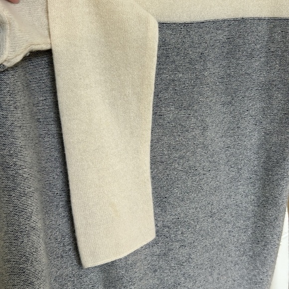 VINCE Cashmere grey and cream color block Women’s Small Long Sleeve Sweater - Picture 7 of 7